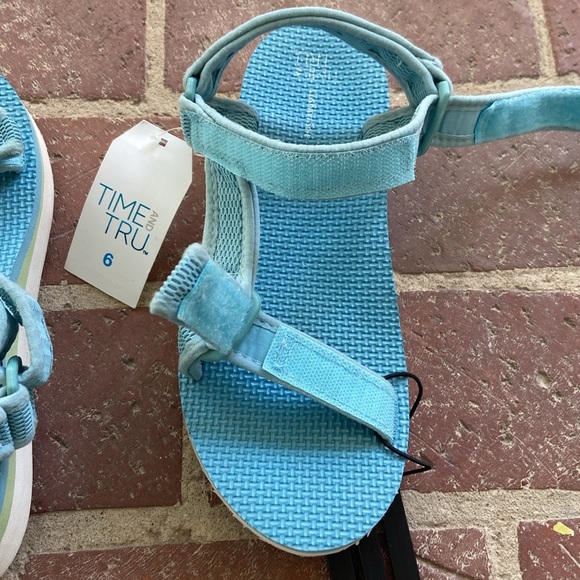 Time and Tru NWT  “Nature” Platform Sandals - Picture 3 of 12